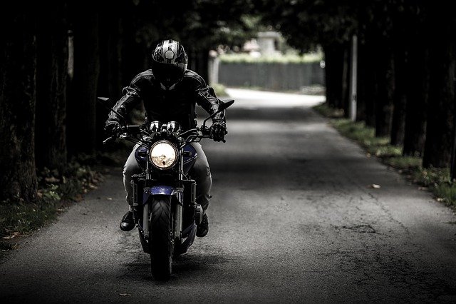 Jak zadbać o bezpieczeństwo na motocyklu?